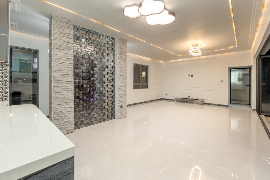 6 Bedroom Property for Sale in Sandown Western Cape